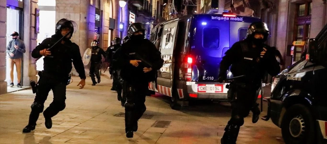 Ισπανία: Σφοδρές συγκρούσεις μεταλλεργατών με την αστυνομία